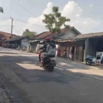 TKP kejadian pembacokan di ruas jalan utama Cibadak-Palabuhanratu, atau tepatnya di Kampung Cijambe, Desa/Kecamatan Bantargadung, Kabupaten Sukabumi.