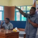 Anggota DPRD Kabupaten Sukabumi Ujang Abdurrohim Rochmi dalam kegiatan reses di aula Desa Ciwaru, Kecamatan Ciemas. Ujang menerima berbagai aspirasi diantaranya Kades hasil Pilkades PAW.