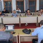 Komisi I DPRD Kabupaten Sukabumi saat FGD membahas inisiasi Raperda tentang Pengangkatan dan Pemberhentian Perangkat Desa. FGD dilakukan di salah satu hotel di Sukabumi. | Foto: Facebook/Anwar Sadad