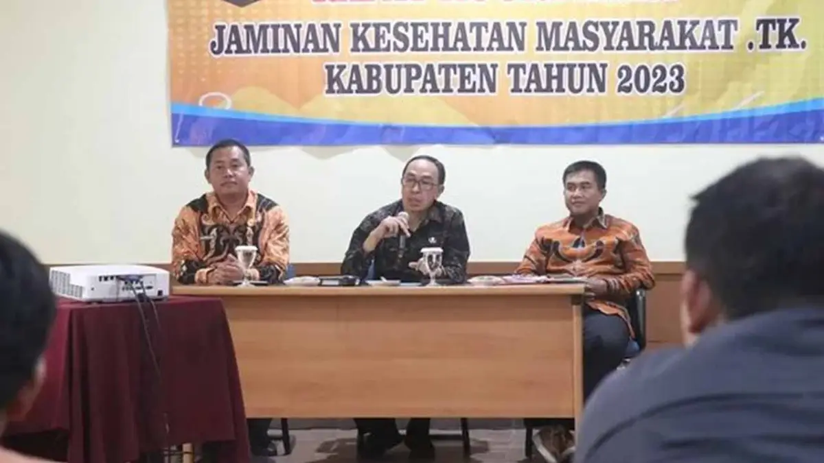 Wakil Ketua Komisi IV DPRD Kabupaten Sukabumi M. Yusuf (paling kanan) saat menghadiri Rakor JKM. (Sumber : Dokpim Pemkab Sukabumi)