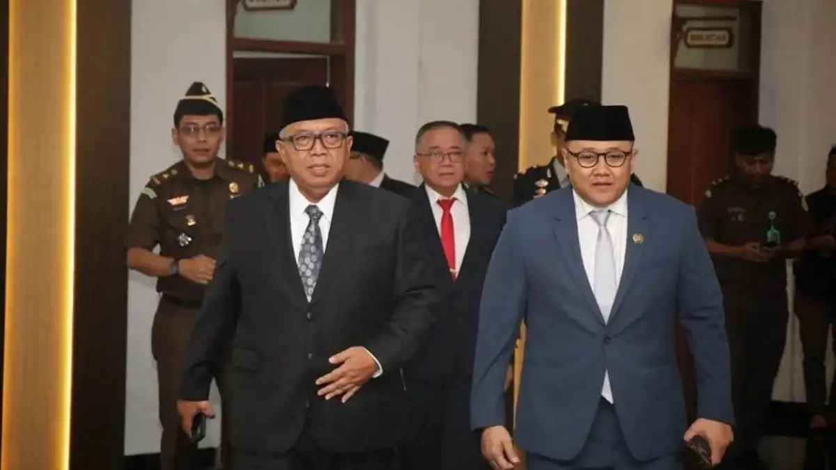 Bupati Sukabumi Marwan Hamami dan Ketua DPRD Yudha Sukmagara di Rapat Paripurna dengan agenda dengarkan pidato kenegaraan Presiden Jokowi. (Sumber : Dokpim Pemkab Sukabumi)