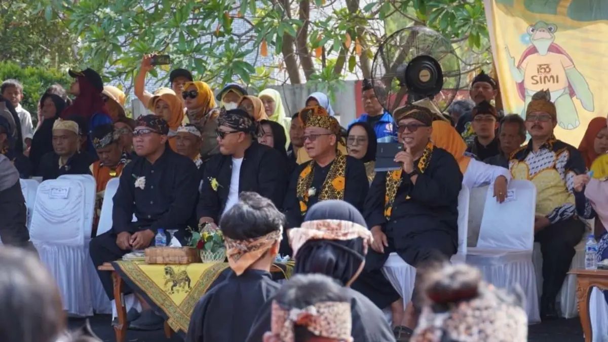 Ketua DPRD Kabupaten Sukabumi Yudha Sukmagara menghadiri estival Bunga Sukabumi Suka Bunga 2023 di Palabuhanratu, Minggu (17/9/2023). (Sumber : Dokpim Pemkab Sukabumi)